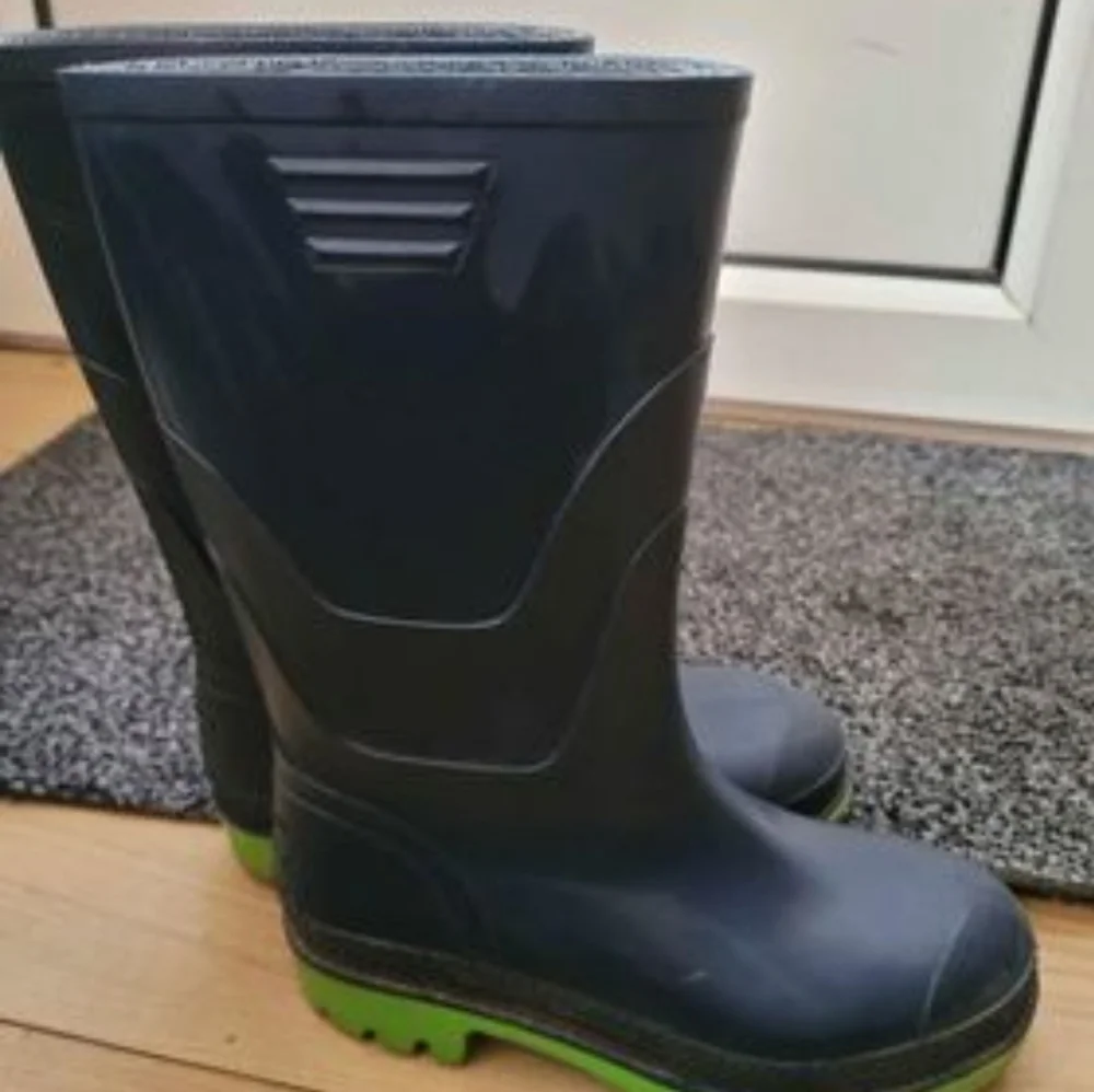 Older Boys wellies size 1 boots - Picture 1 of 3